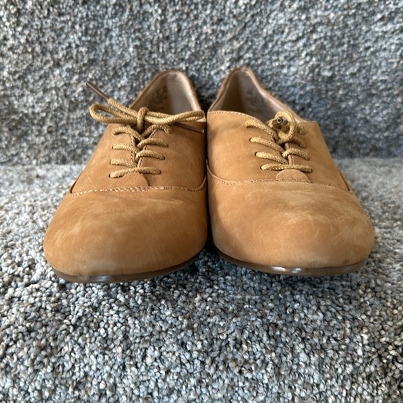 NIB Naturalizer “Leal” Tan Suede/Leather Oxfords - Picture 3 of 10
